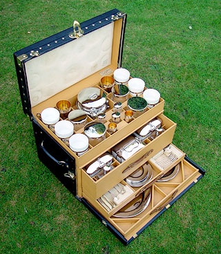 1918 Vuitton 6 Person Leather Fold Front